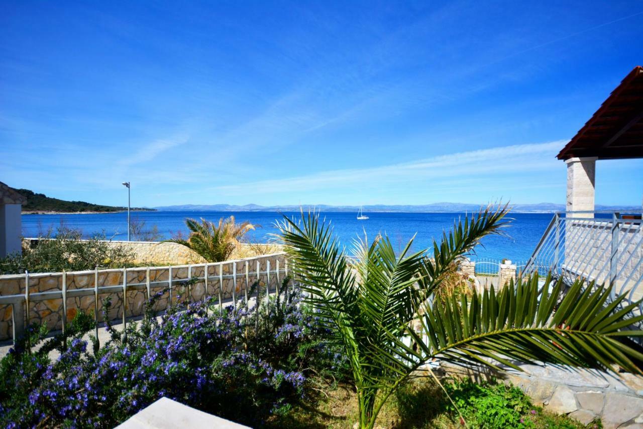 Schönes Ferienhaus direkt am Meer Stomorska Exterior foto